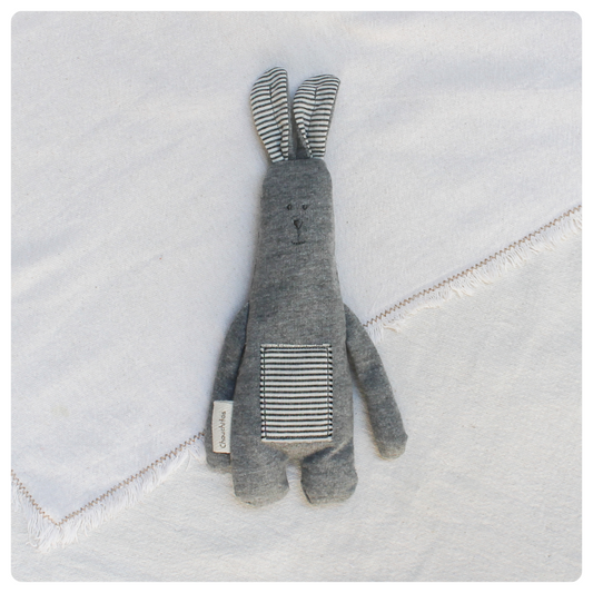 Muñeco de apego Conejo gris oscuro