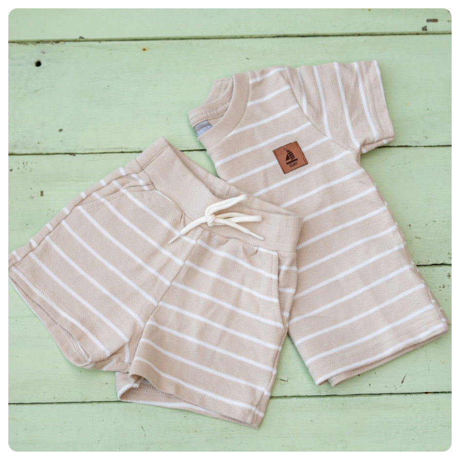 Remera beige rayas blancas