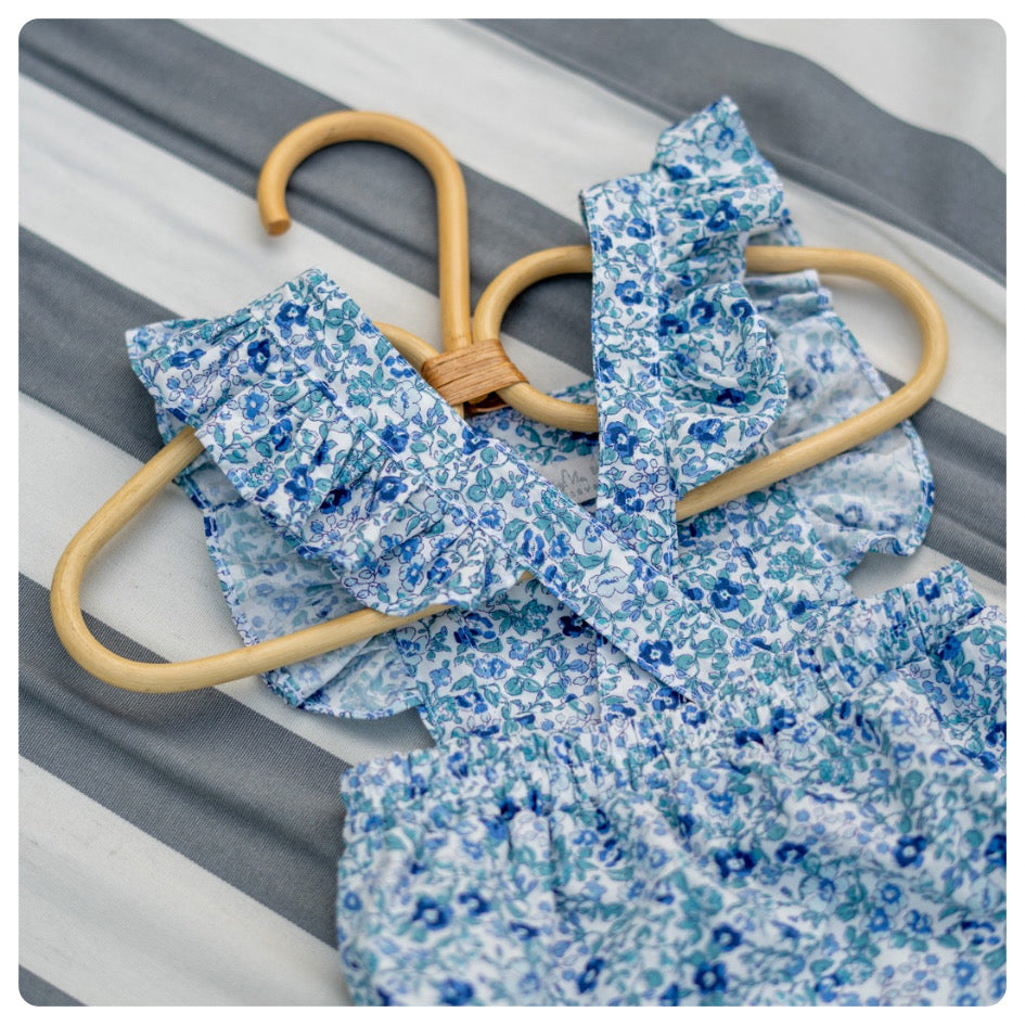 Ranita cruzada flores azules