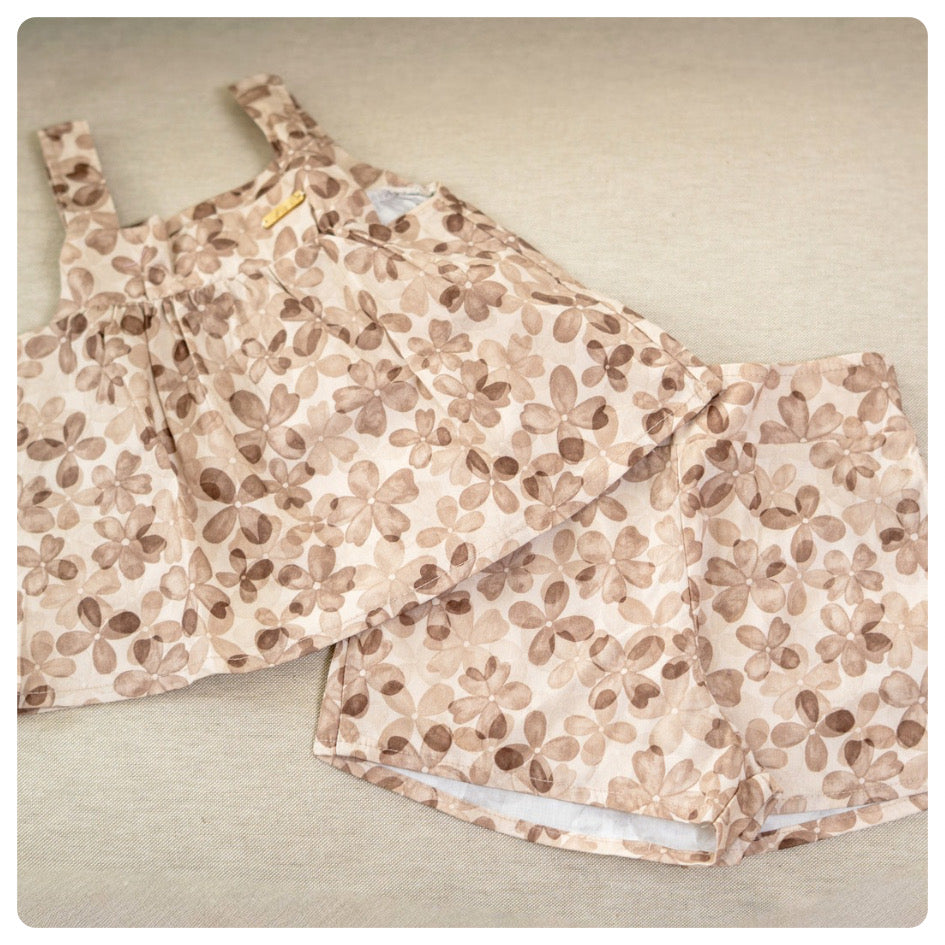 Conjunto flores marrones