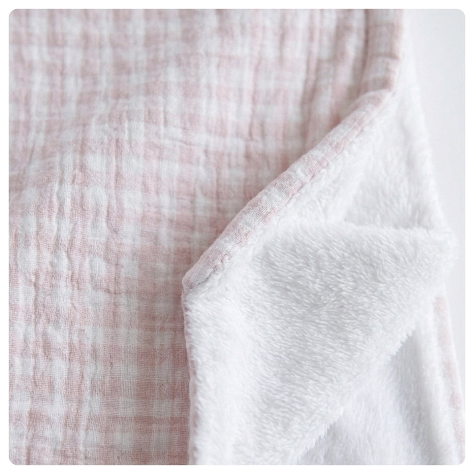 Mantita muselina con peluche vichy rosado