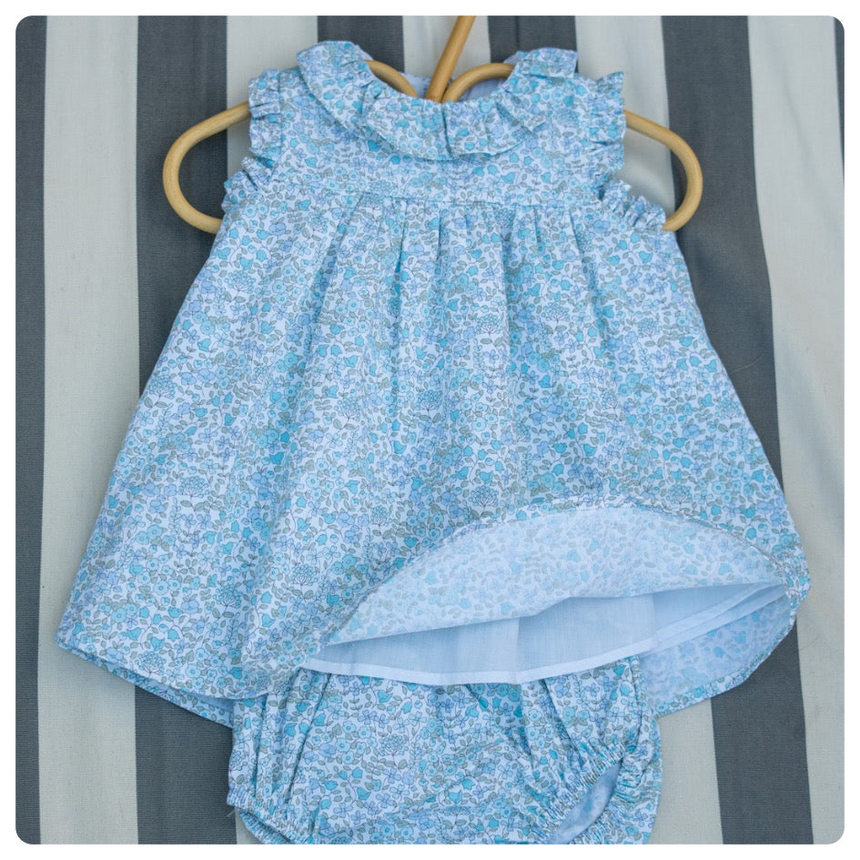 Vestido voladitos florcitas menta con bombachudo