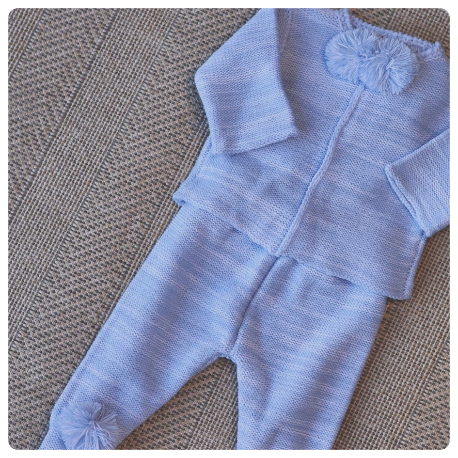 Conjunto pompones celeste