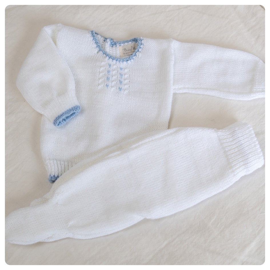 Conjunto hilo blanco y celeste