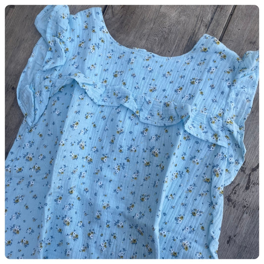 Remera Apple celeste flores