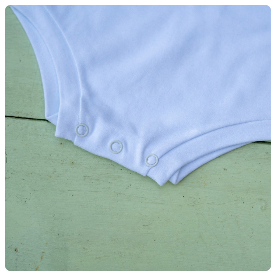 Body algodón manga corta cuello flores azules