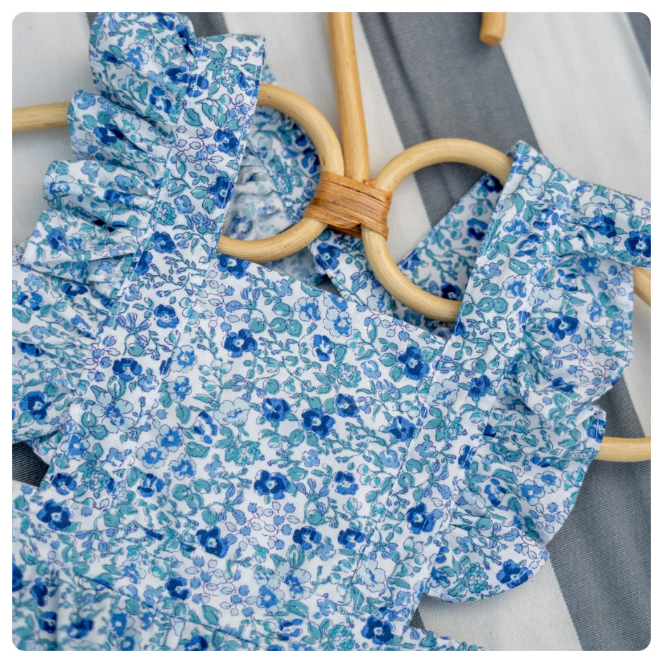 Ranita cruzada flores azules