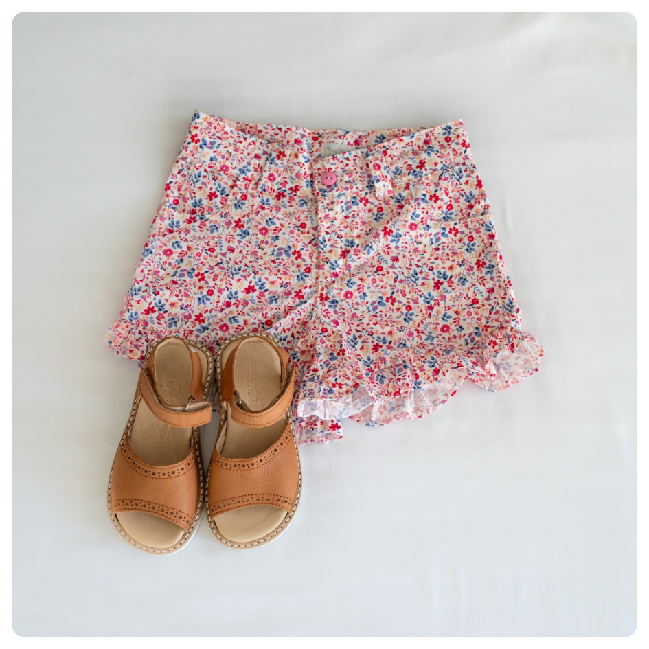 Short flores fucsia y azules