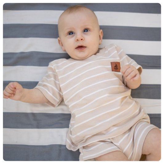 Remera beige rayas blancas