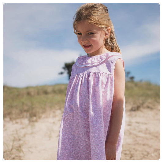 Vestido rosado flores blancas