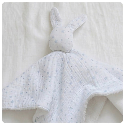Mantita de apego conejito muselina y peluche estrellitas celestes