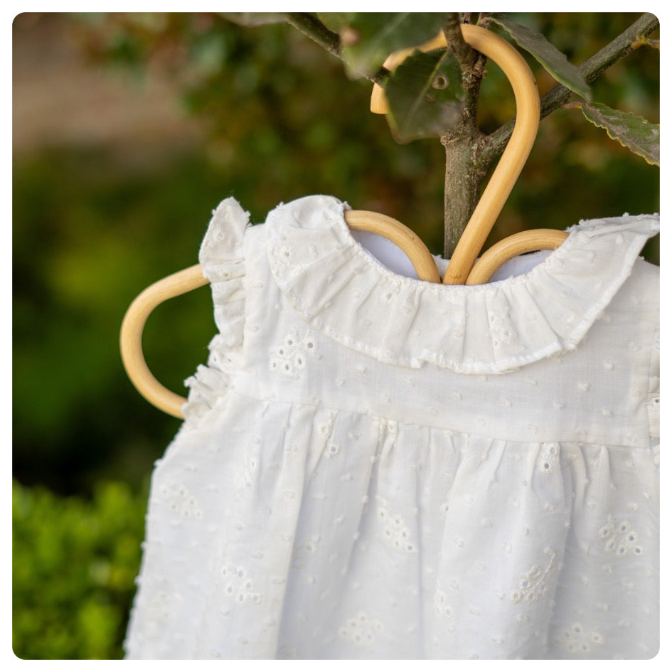 Vestido broderie blanco con bombachudo