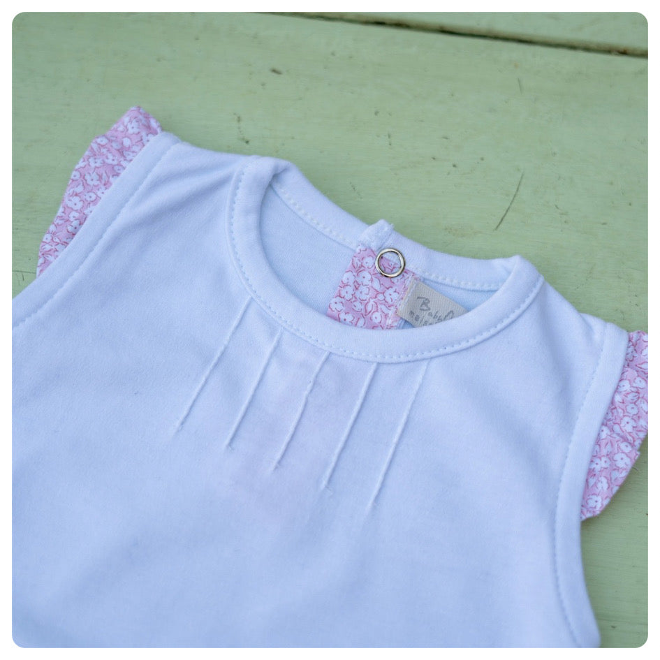 Body algodón manga corta voladitos rosados flores blancas