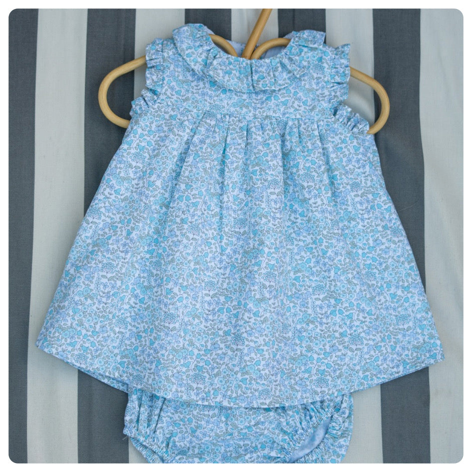 Vestido voladitos florcitas menta con bombachudo