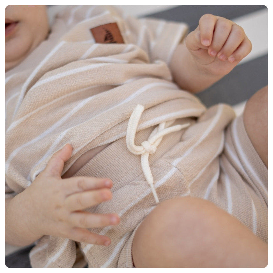 Short beige rayas blancas