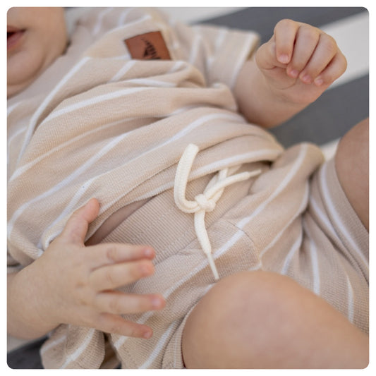 Short beige rayas blancas