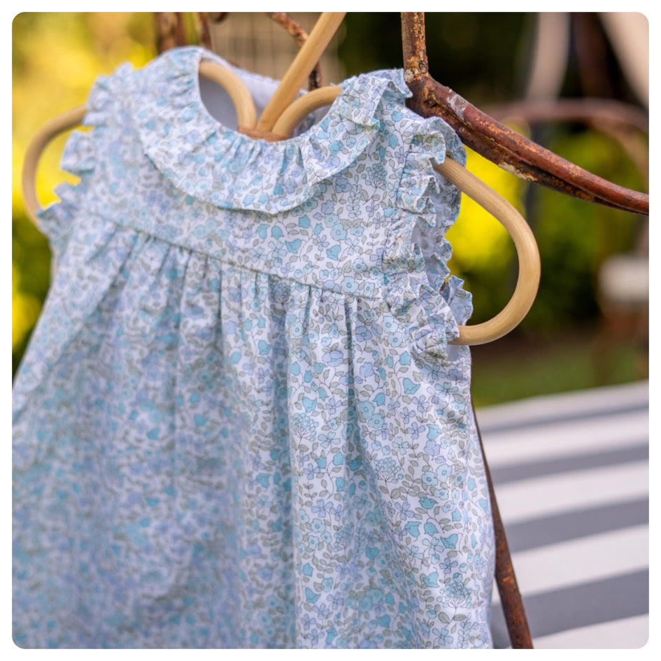 Vestido voladitos florcitas menta con bombachudo