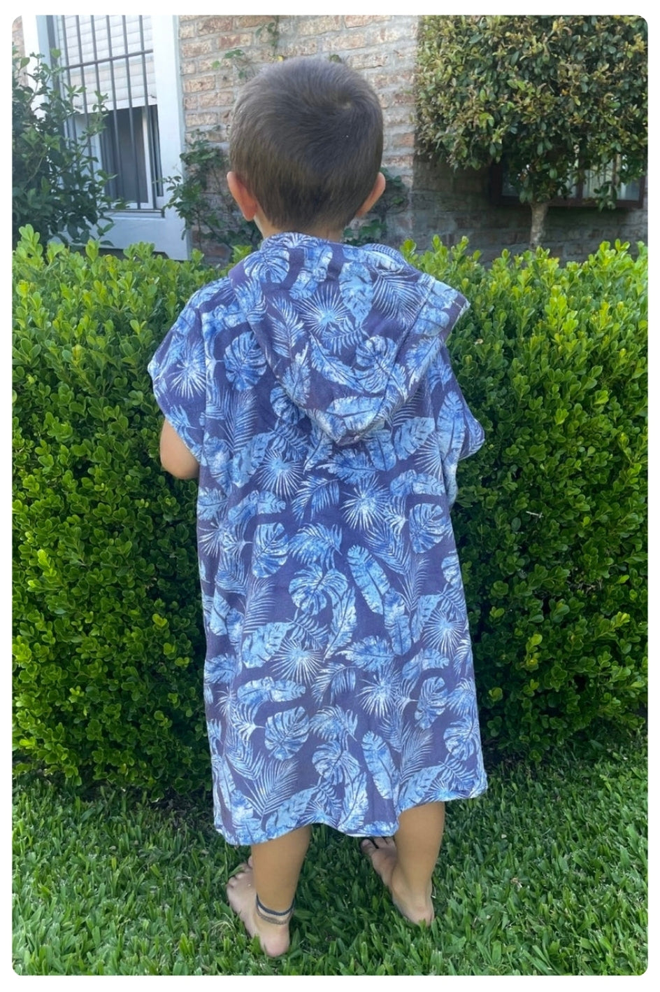 Poncho Blue Leaves