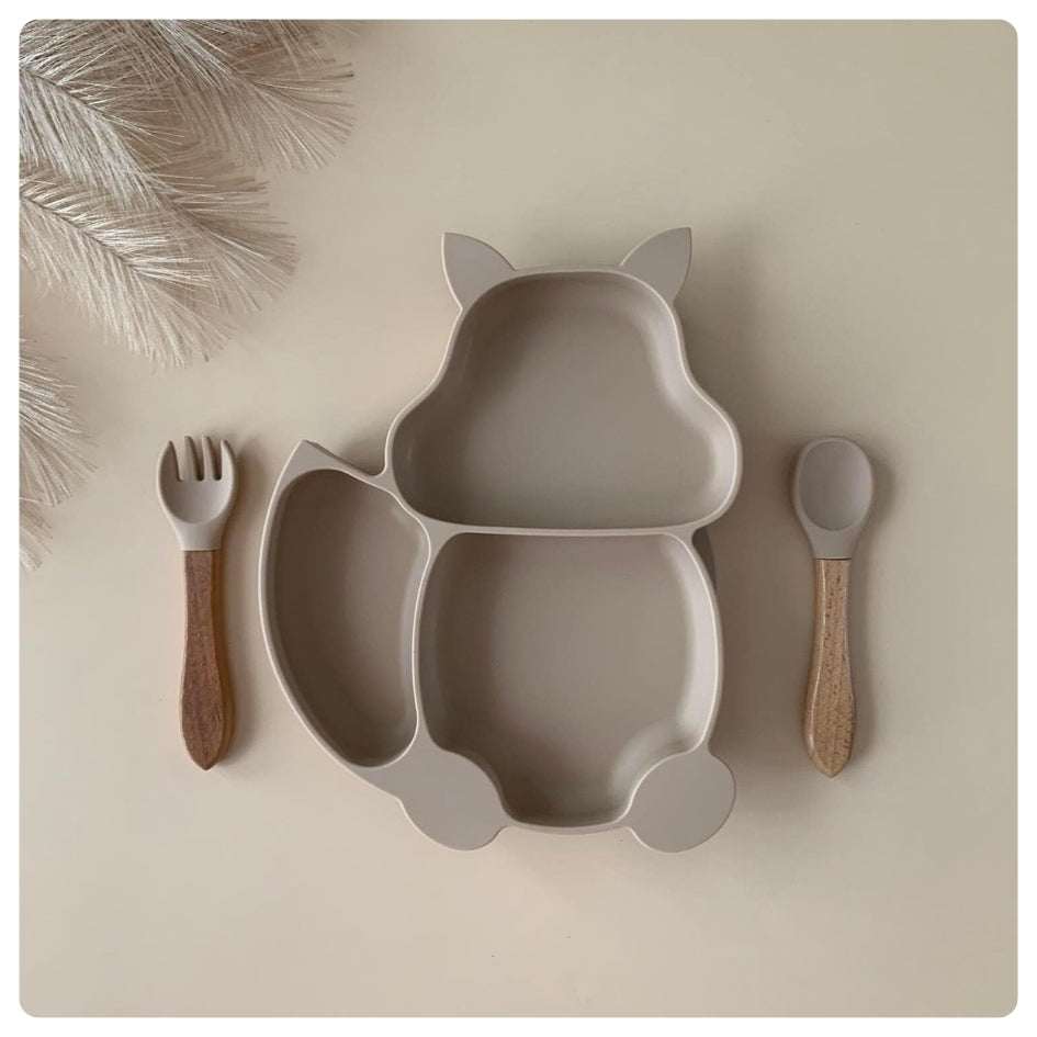 Plato silicona con ventosas y set cubiertos