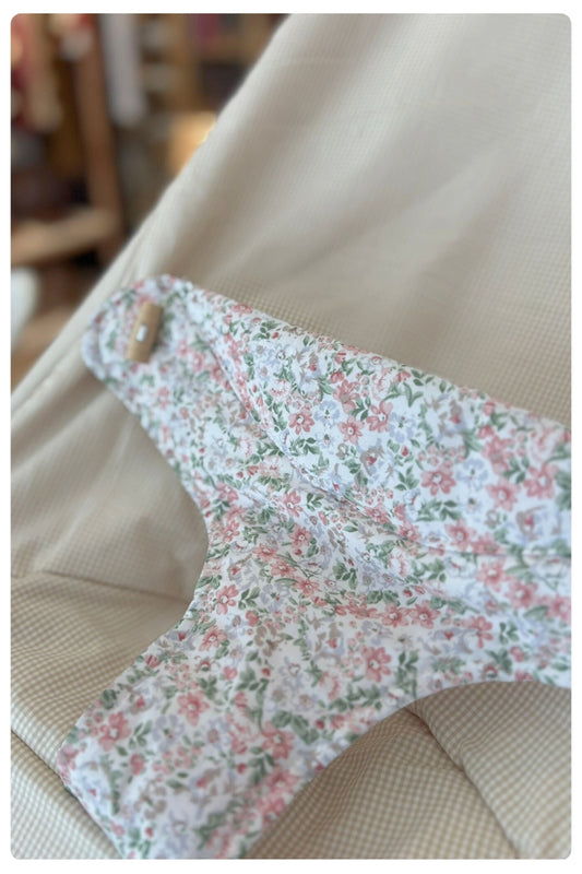 Mecedora Slim Vicky beige y flores