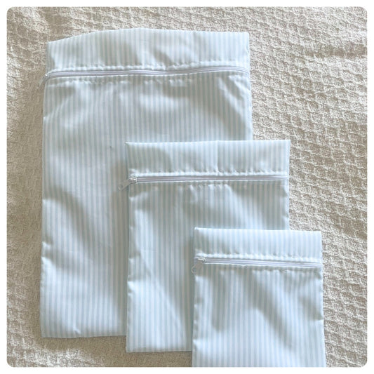 Set 3 sobres impermeables rayas celestes