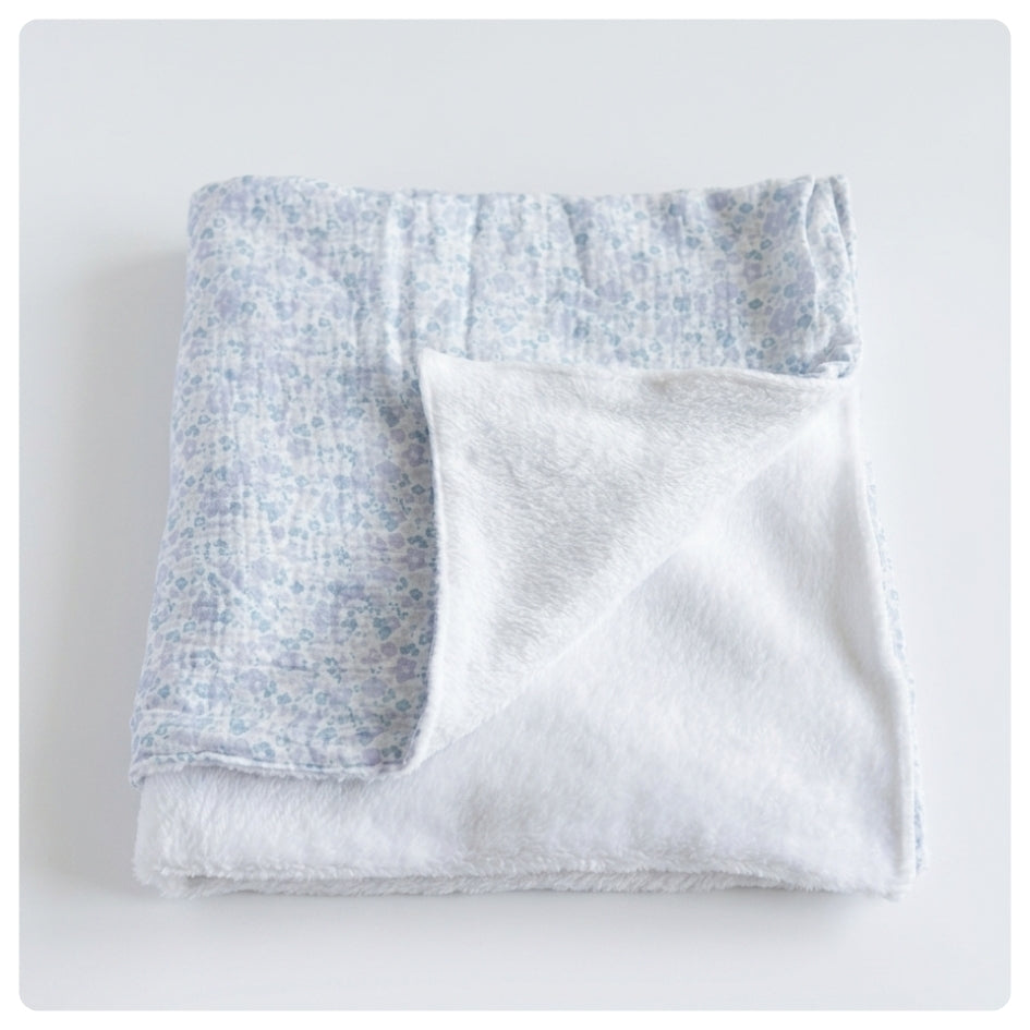 Mantita muselina con peluche liberty celeste