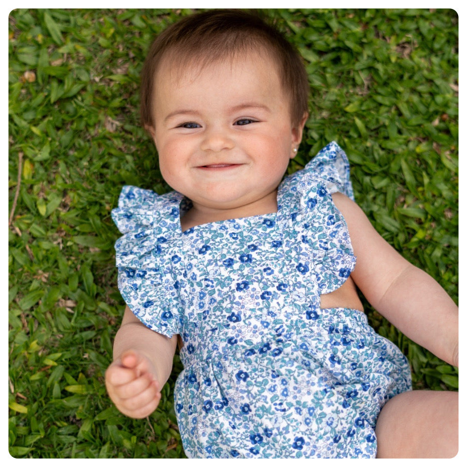 Ranita cruzada flores azules