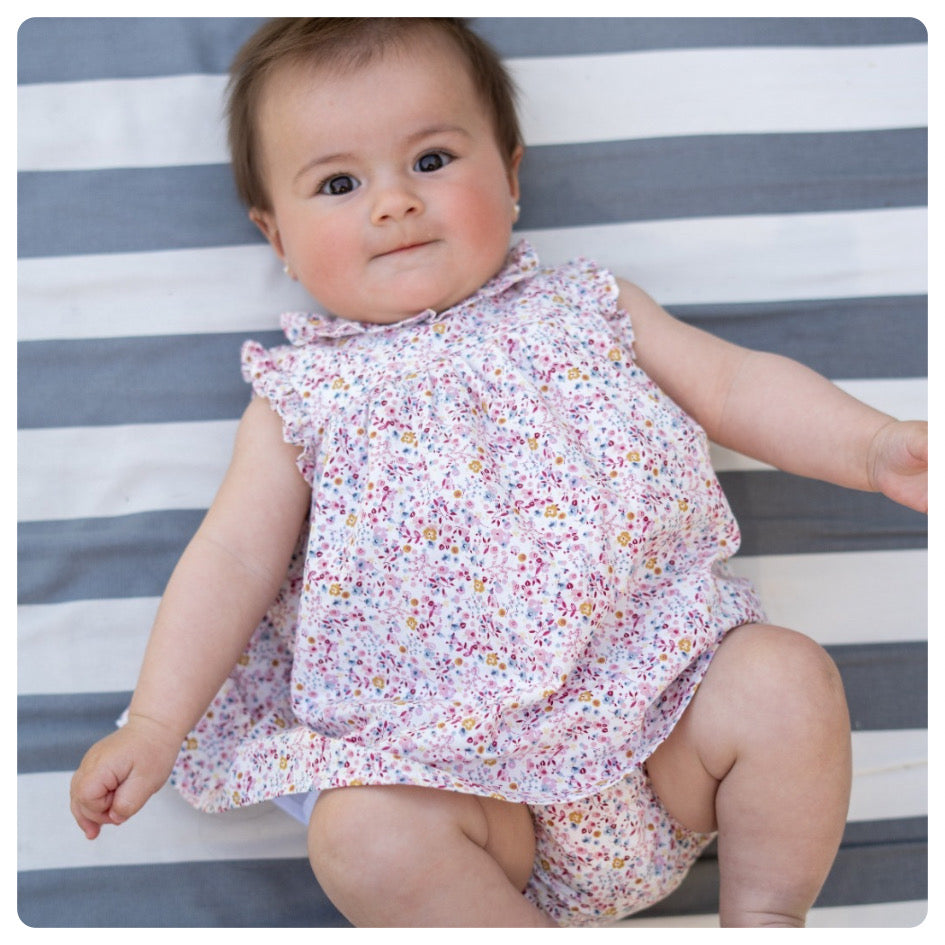 Vestido voladitos flores rosadas con bombachudo