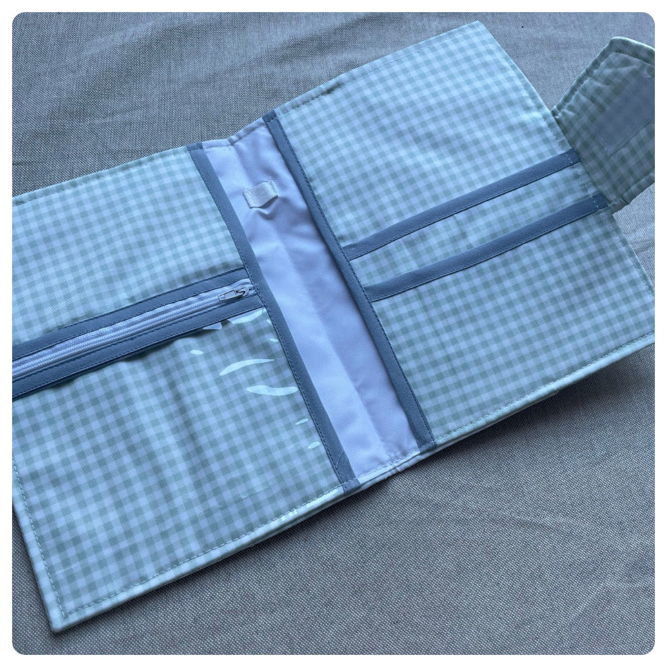 Porta carnet pediátrico Vichy verde