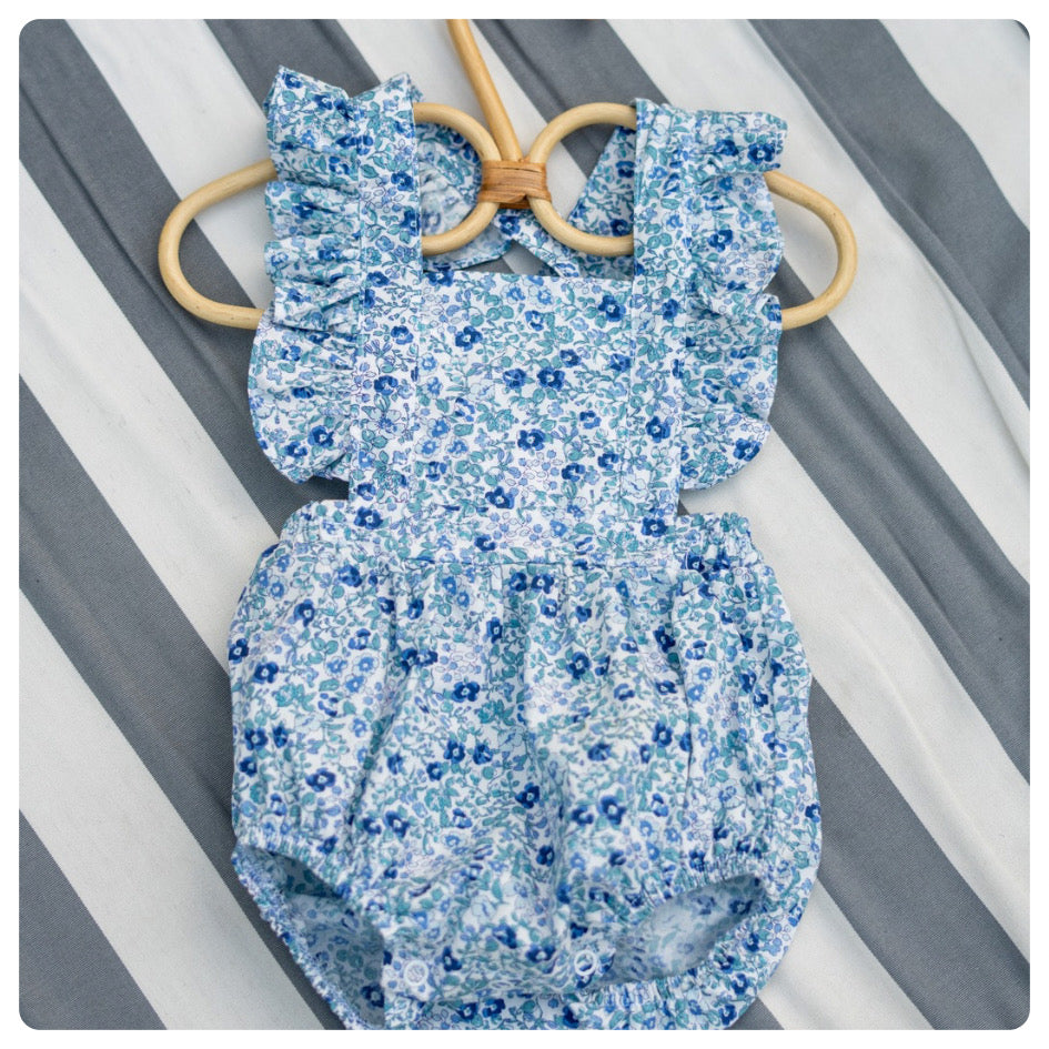 Ranita cruzada flores azules