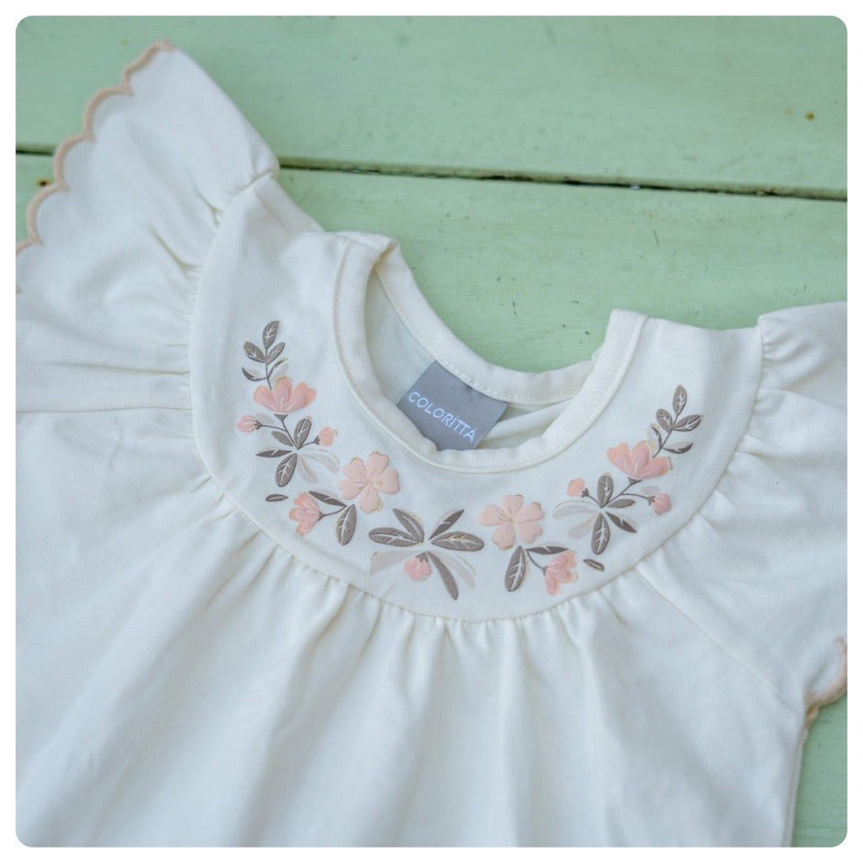 Remera algodón crudo con flores