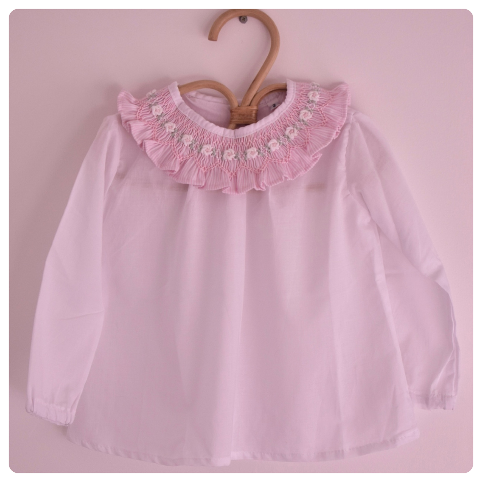 Blusa blanca cuello punto smock rosado rayitas