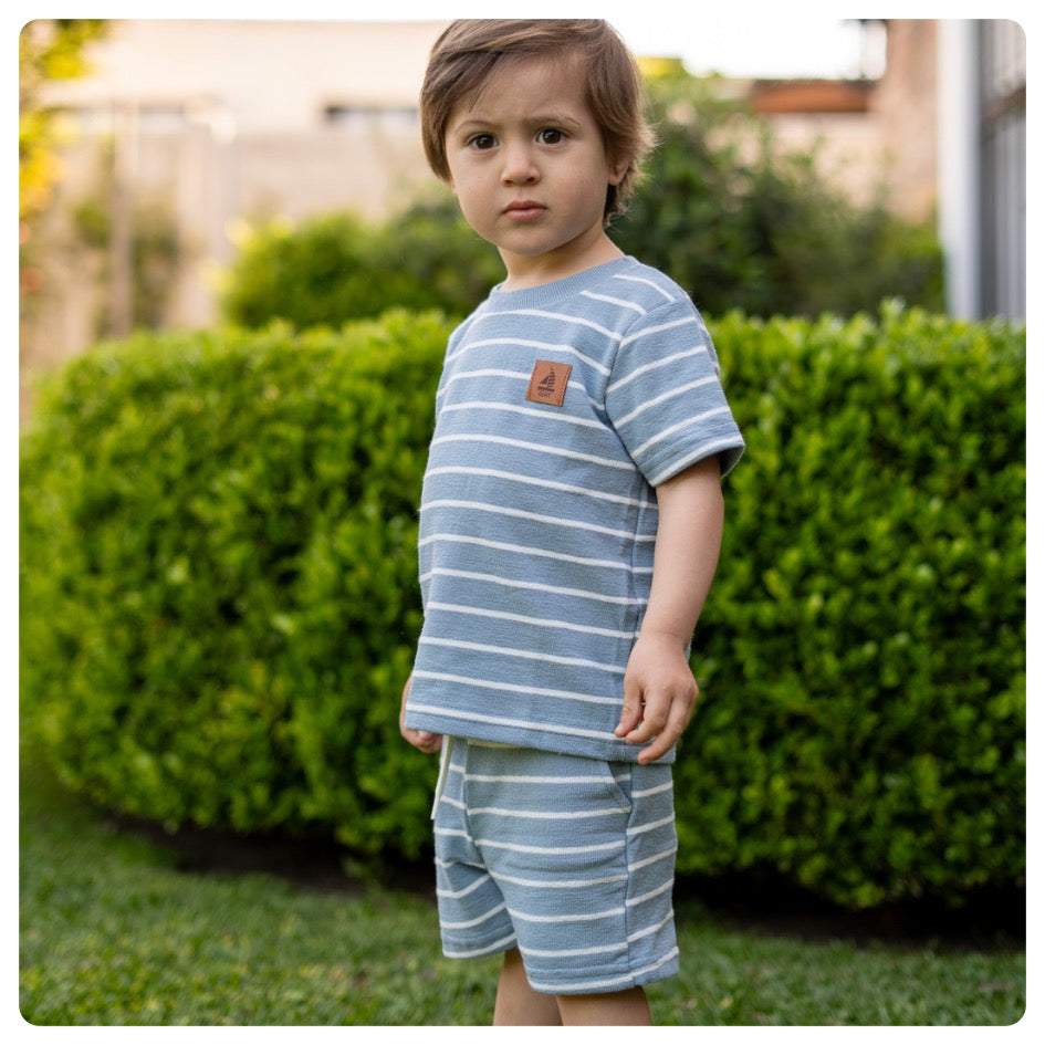 Short celeste rayas blancas