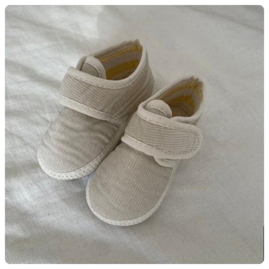Zapatitos velcro beige