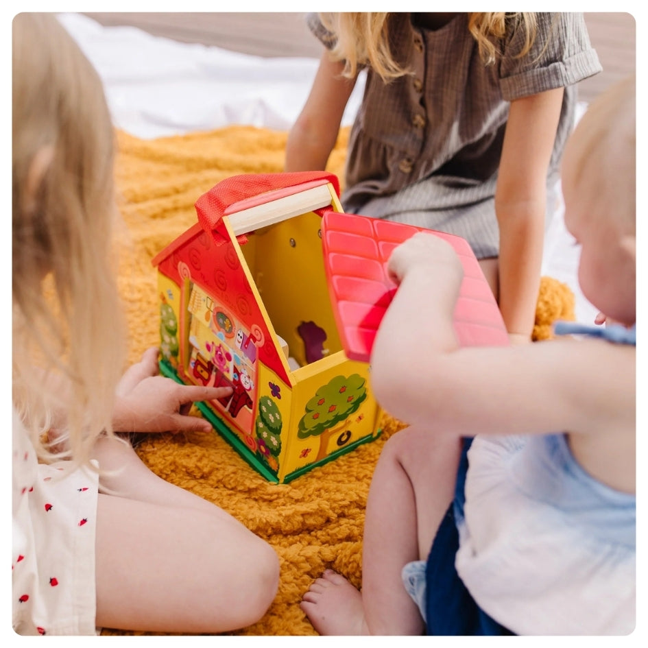 Casita de madera con actividades