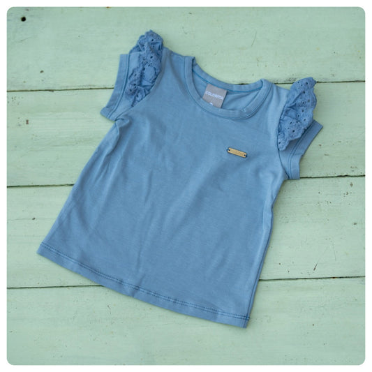 Remera algodón celeste con voladitos