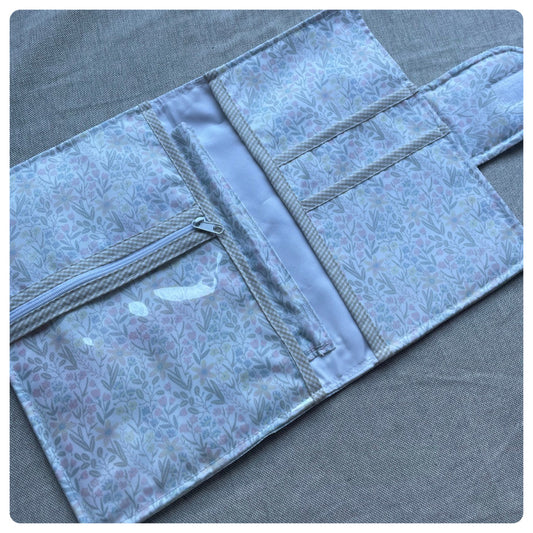 Porta carnet pediátrico Flores de otoño