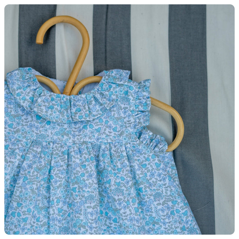 Vestido voladitos florcitas menta con bombachudo