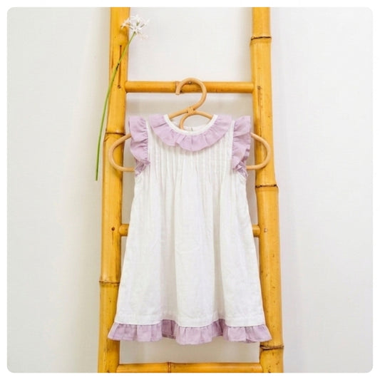 Vestido blanco voladitos lila