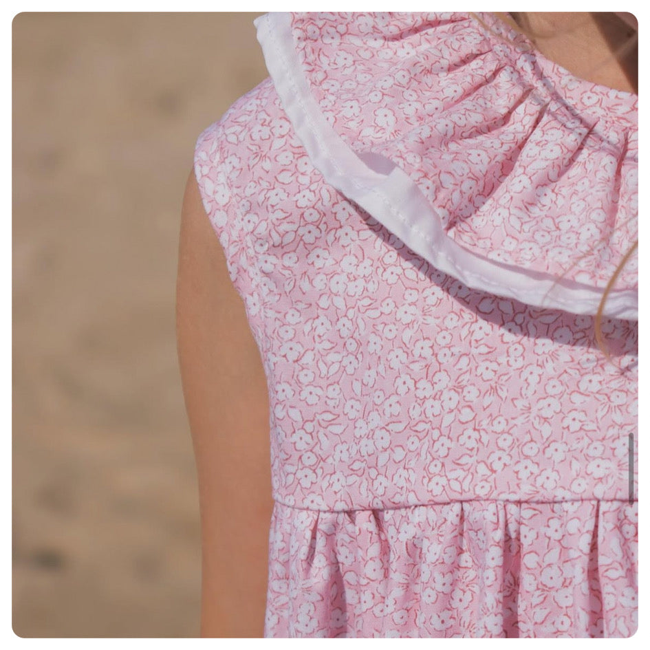 Vestido rosado flores blancas