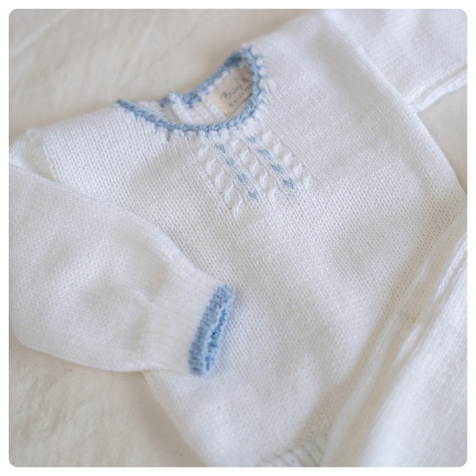 Conjunto hilo blanco y celeste