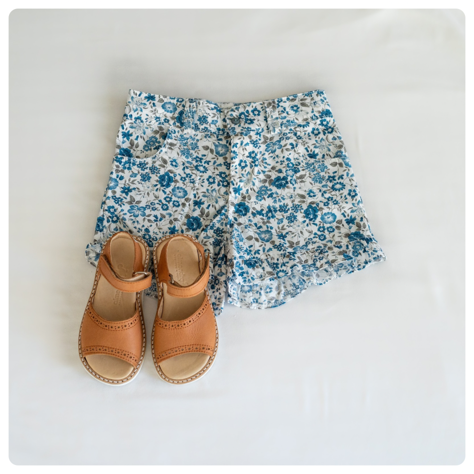 Short blanco flores azules