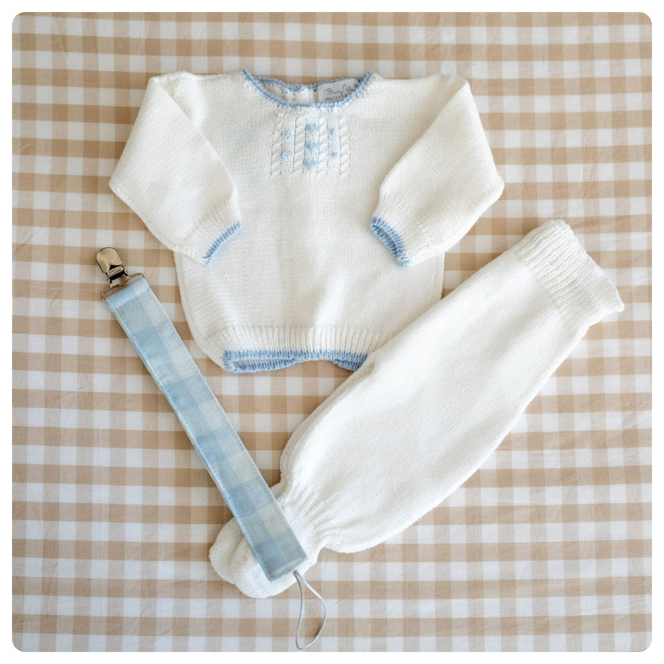 Conjunto hilo blanco y celeste